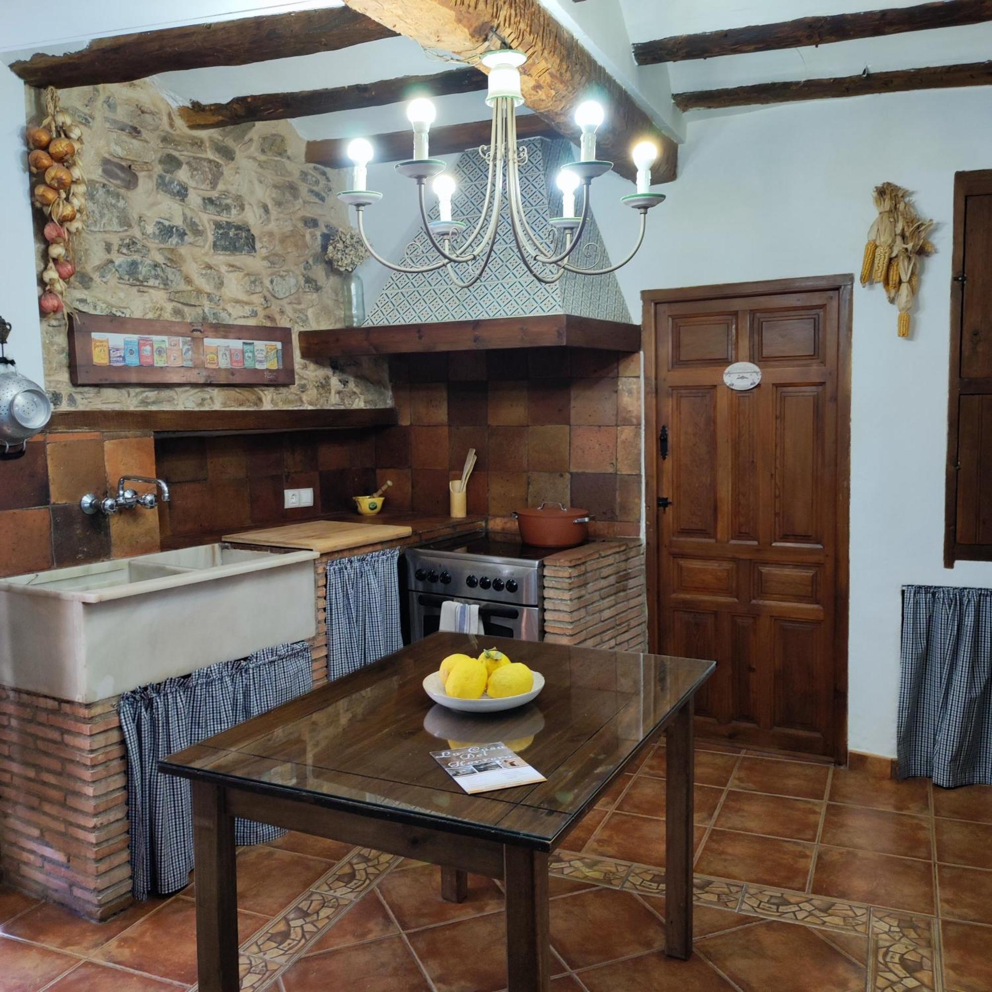 Alcoba Con Patio Del Siglo XIX Villa Villanueva de Viver Bagian luar foto
